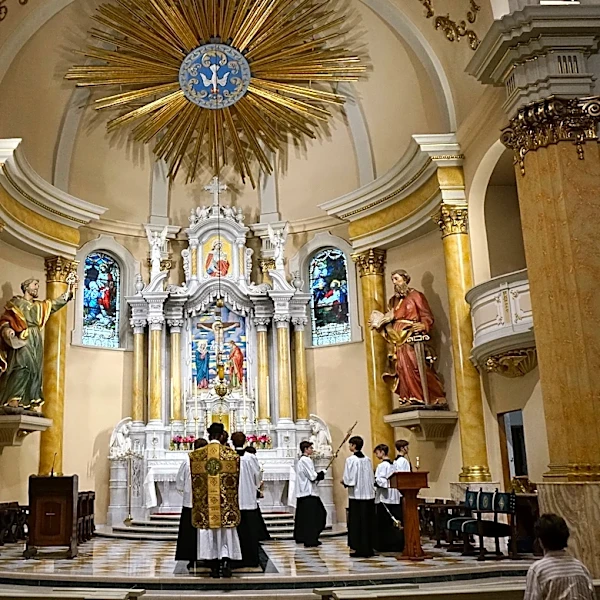 Latin Mass, but faithful to the pope: A Minnesota church shows a different way during schism crisis