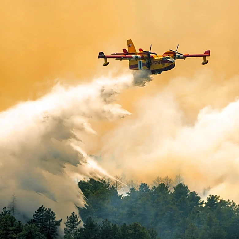 Wildfire southwest of Denver forces thousands to evacuate and destroys more than 160 structures