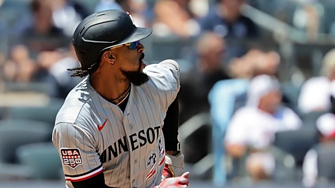 Twins center fielder Byron Buxton leaves game against Yankees with a hip injury