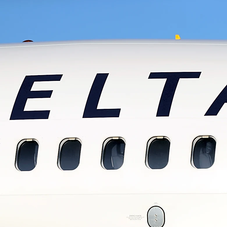 Delta pilot reports a close encounter with a July Fourth firework before landing in Chicago