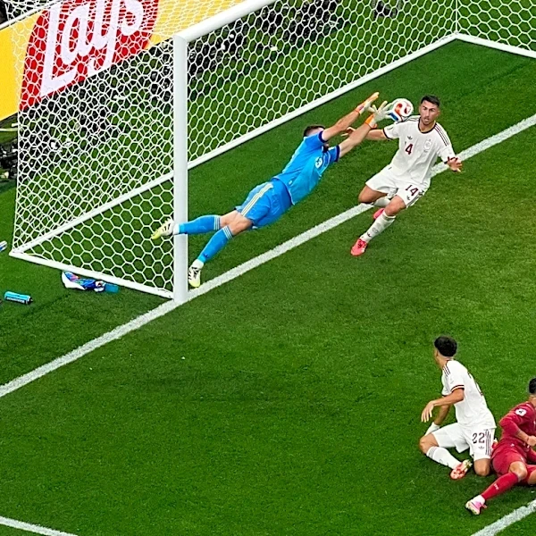 Spain sets World Cup record with 6th clean sheet in a row and keeper Simón extends scoreless mark