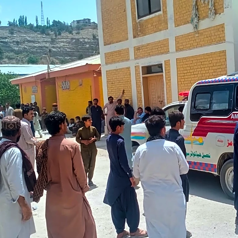 Militants kill 9 police officers in attack on post in southwest Pakistan