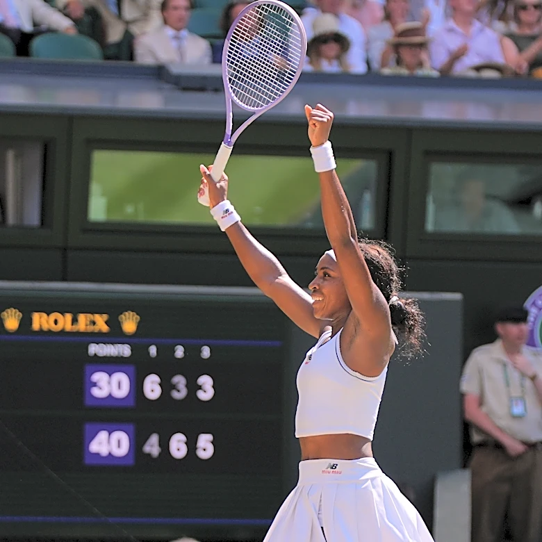 Coco Gauff beats Jessica Pegula to reach Wimbledon semifinals as temperature rises