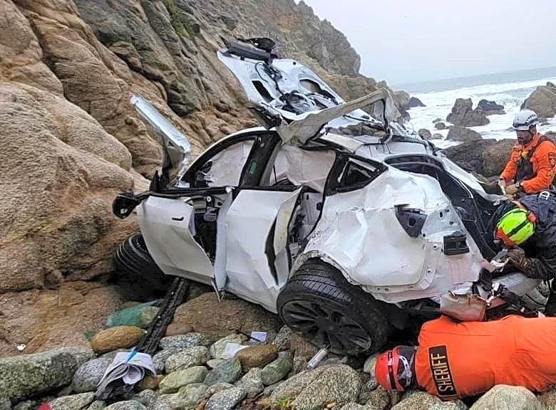 Charges against California dad who drove family off cliff dropped after mental health treatment