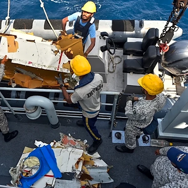 Search continues in rough seas off Pakistan for missing cargo plane crew