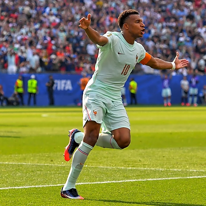 Kylian Mbappé scores his eighth goal of the World Cup, equaling Lionel Messi for the tournament lead