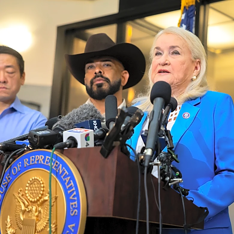 Detainees tell their lawyer an ICE officer shot a Houston driver through a passenger window