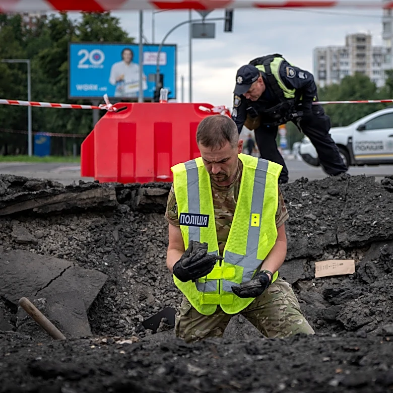 Russian attacks kill 2 and wound 12 as Ukrainian forces target oil tankers
