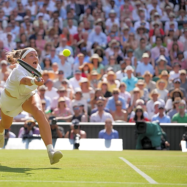 Karolina Muchova plays Linda Noskova in all-Czech final at Wimbledon