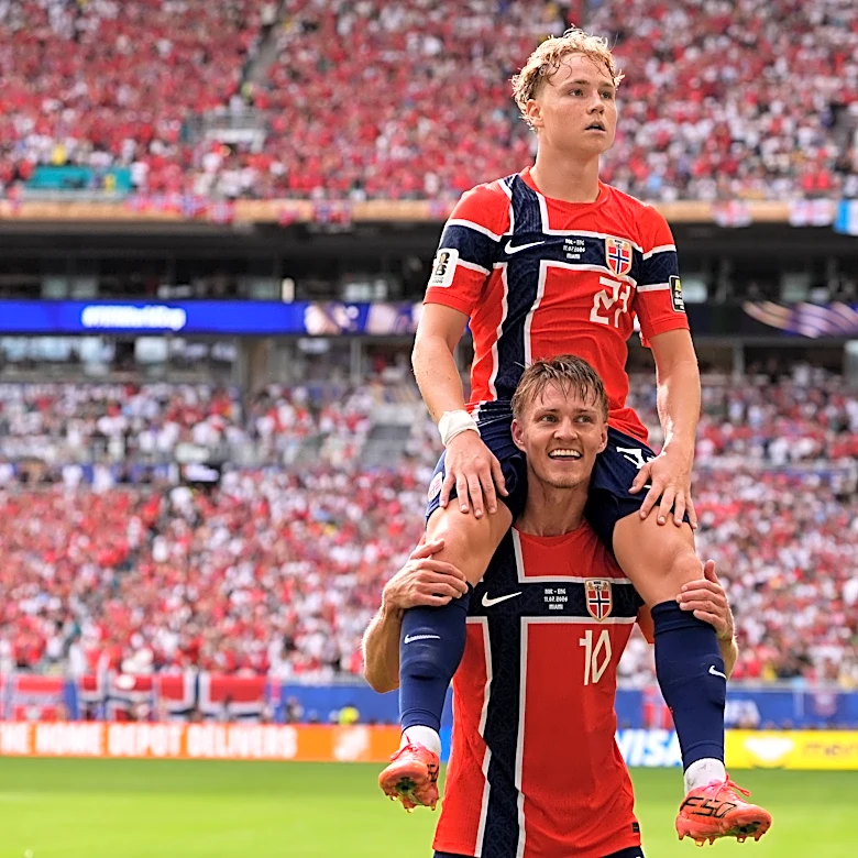 England and Norway tied 1-1 at halftime of World Cup quarterfinal