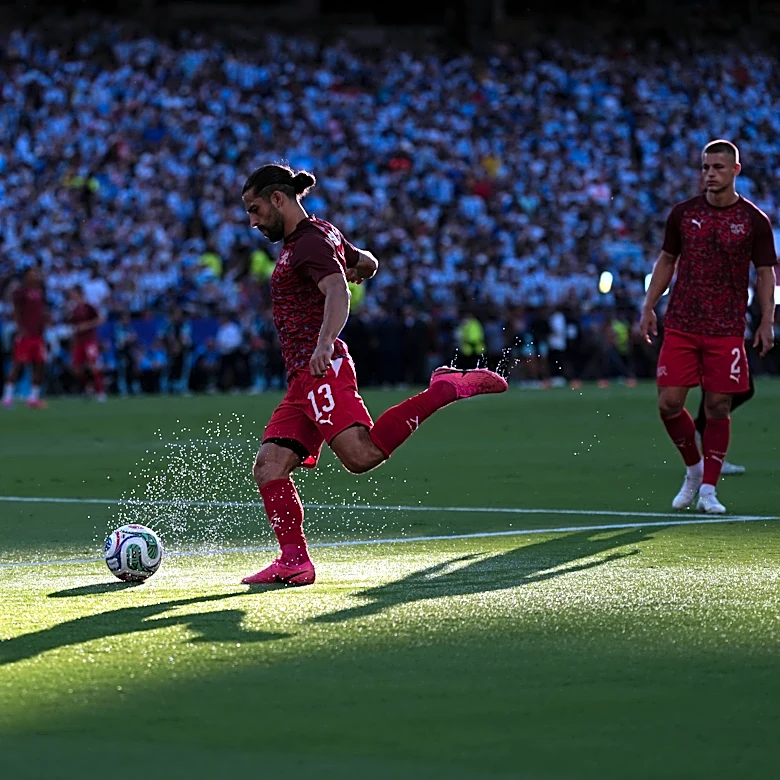 Argentina keeps lineup unchanged with Messi alongside Alvarez for World Cup match vs. Switzerland