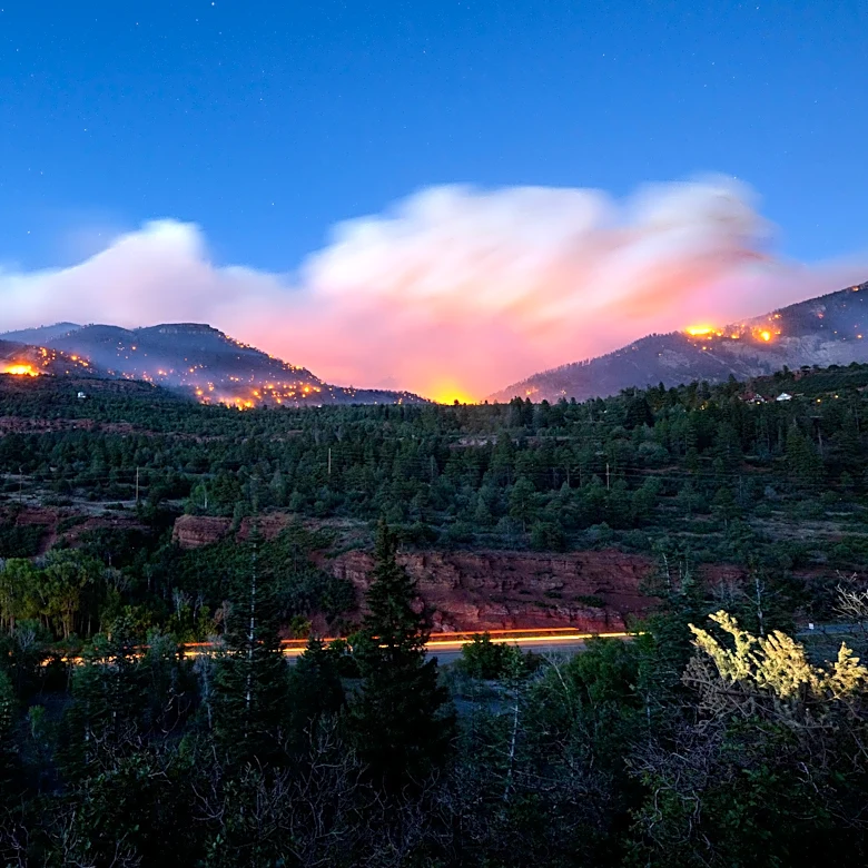 Crash of a helicopter helping to fight a Colorado wildfire leaves the pilot dead