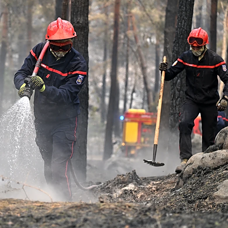 1,000 evacuated from Fontainebleau fire near Paris; Spanish authorities identify some fire victims