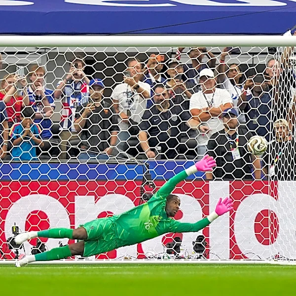Spain takes 1-0 halftime lead over France on Oyarzabal penalty in World Cup semifinals
