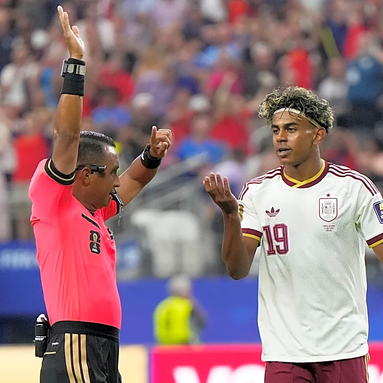 Spain shuts down France and Kylian Mbappé, advances to the World Cup final with a 2-0 victory