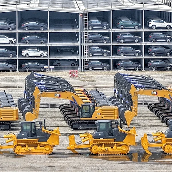 China's economy slows to 4.3% annual pace of growth in April-June