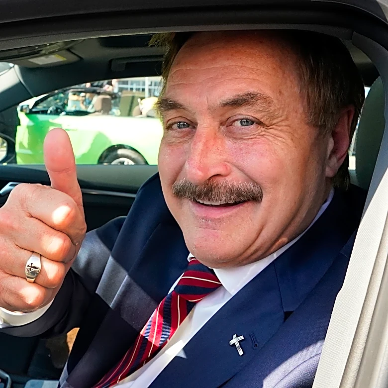 Donald Trump endorses 'Pillow Man' Mike Lindell for Minnesota governor