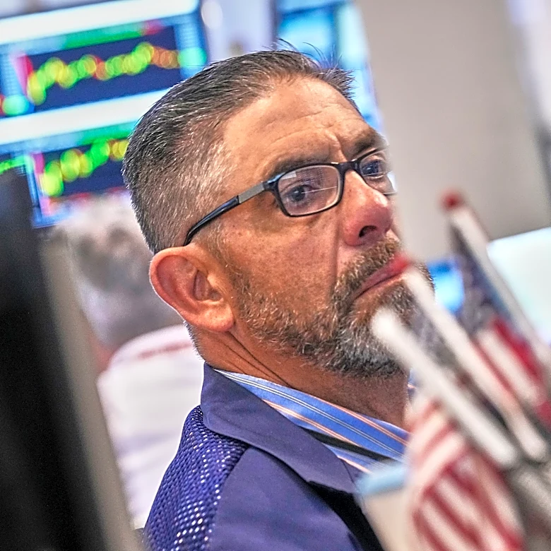 AI stocks slump again, while oil prices keep climbing