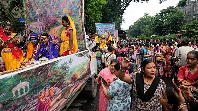Crowd surge at Hindu festival in India leaves 1 dead and many hospitalized