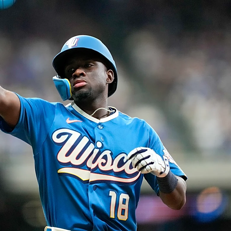 Garrett Mitchell's walk-off single in 10th lifts Brewers to 2-1 win over Marlins
