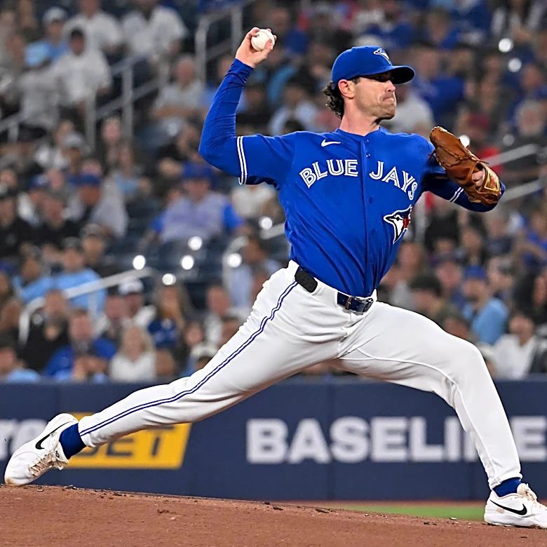 Shane Bieber pitches Blue Jays past White Sox 1-0 to snap Chicago's winning streak at 4