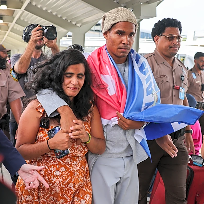 Cuban artist and dissident exiled from country after 5 years in prison arrives in U.S.