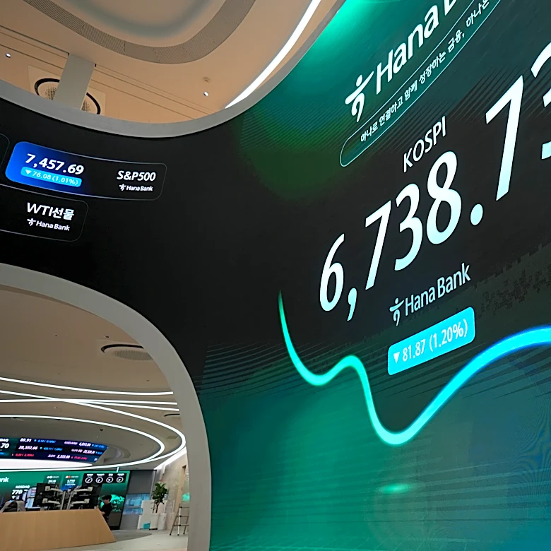South Korea's Kospi drops nearly 5% as some AI stocks swoon, while oil keeps climbing