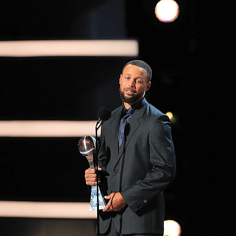 Stephen Curry to have a dedicated exhibit at the Basketball Hall of Fame, a 1st for an active player