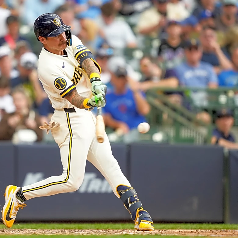 Joey Ortiz stays hot, going 3 for 3 in the Brewers' 4-3 win over the Mets