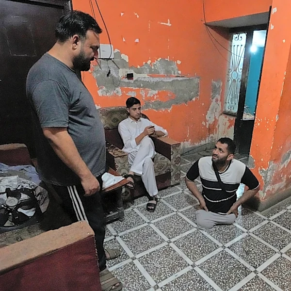 An accident took his legs. He adapted his motorcycle and delivers meals across Islamabad, in photos