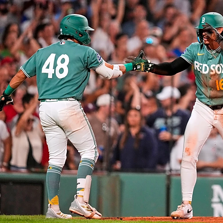 Seigler has first career 4-hit game to help the Red Sox beat the Blue Jays