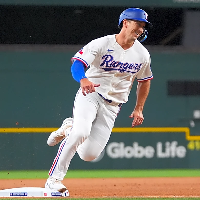 Nathan Eovaldi strikes out 8 as the Rangers beat the Mariners 7-1