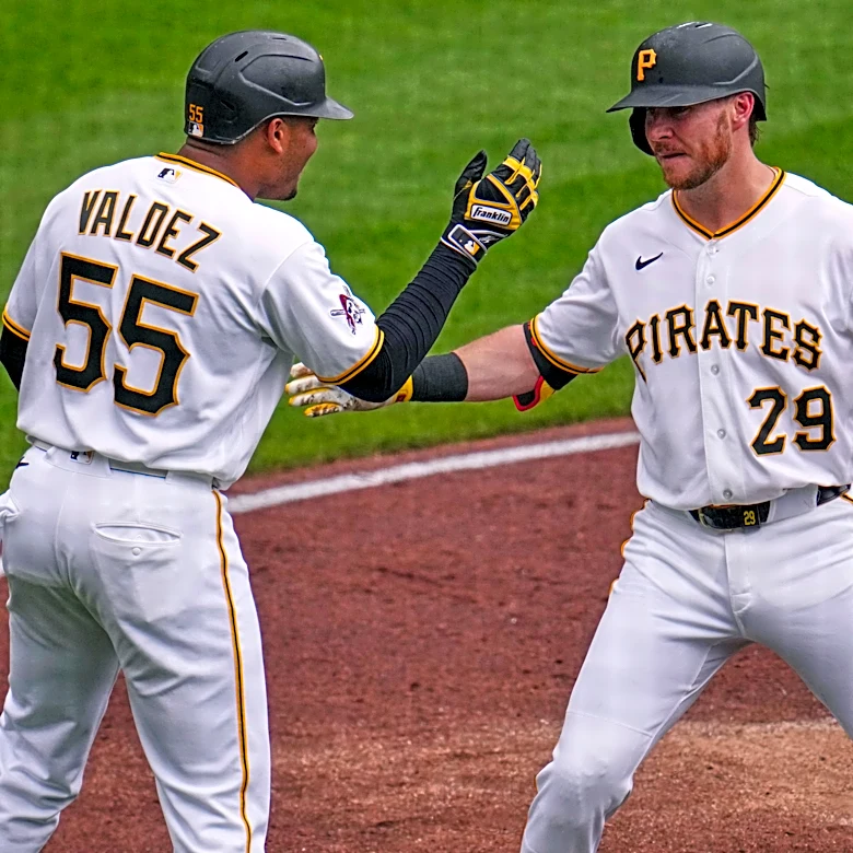 Ryan O'Hearn hits a grand slam on his 33rd birthday to lead Pirates to 8-7 victory over Cubs