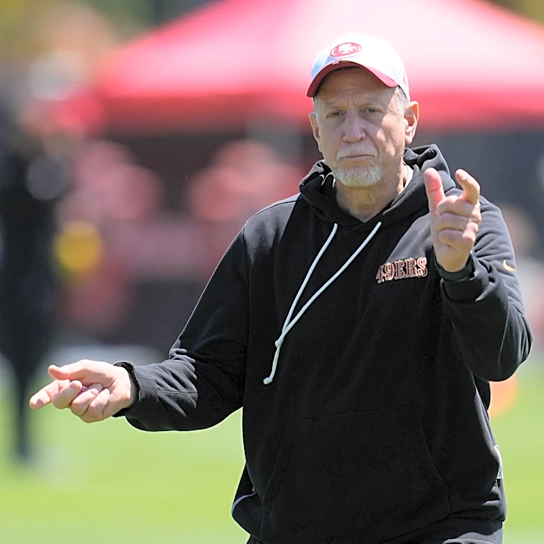 Kyle Shanahan makes a cameo appearance at 49ers practice following recent car crash