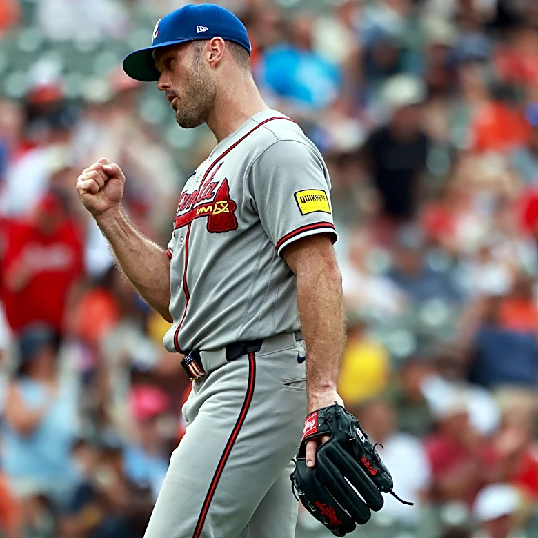 Weiss' unusual intentional walk works as the Braves hold on: 'I would have got killed for that one'