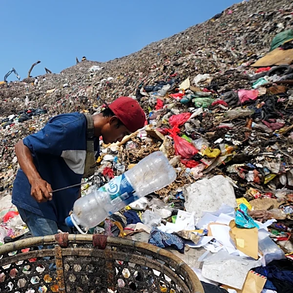 As Indonesia cuts methane emissions, life atop a mountain of garbage begins to change