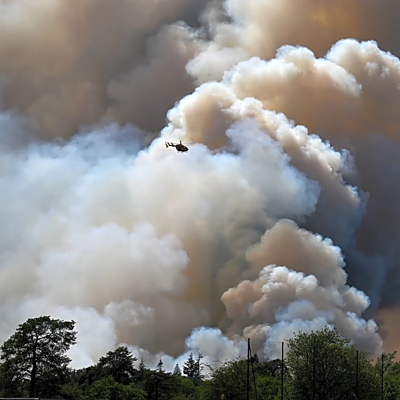 French wildfire created a monster cloud, unleashing lightning that ignited more fires