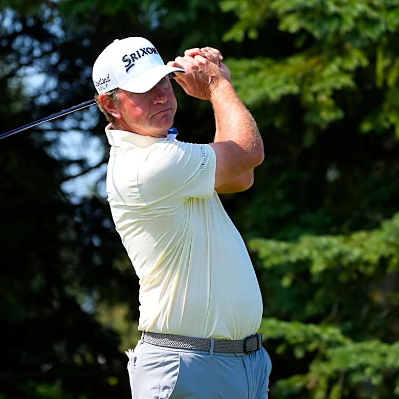 Lucas Glover removes shoes at 3M after complaints about spike marks on the greens