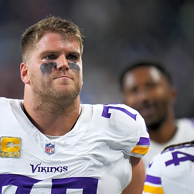 Vikings extend offensive line leader Brian O'Neill, add veteran Jamal Adams to bolster their defense
