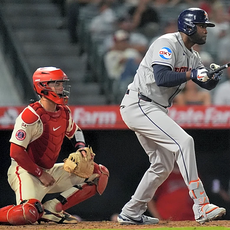 Alvarez homers in first inning and hits RBI single in ninth to lead Astros to 3-2 win over Angels