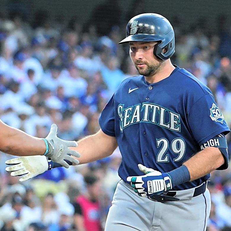 Dominic Canzone’s 2-run homer in the 8th lifts the Mariners over the Dodgers 7-6