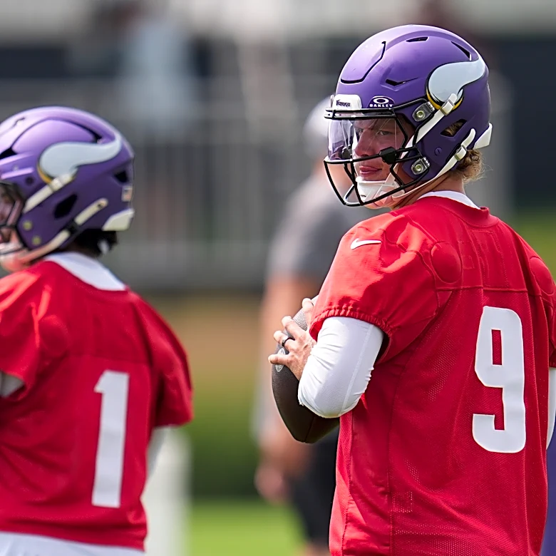 Vikings camp opens with the QBs and their teammates playing it cool over the spotlighted competition