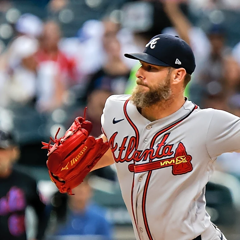 Sale dominates as Braves beat Mets 1-0 to split doubleheader