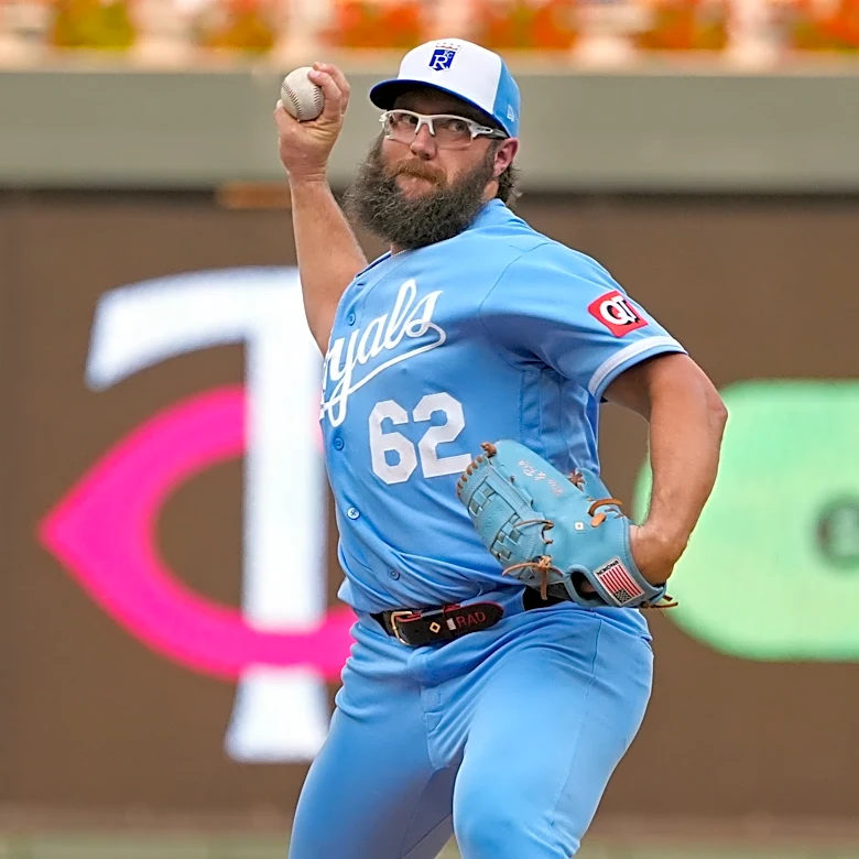 Randy Dobnak picks up first win in 5 years as Royals beat Twins 4-0