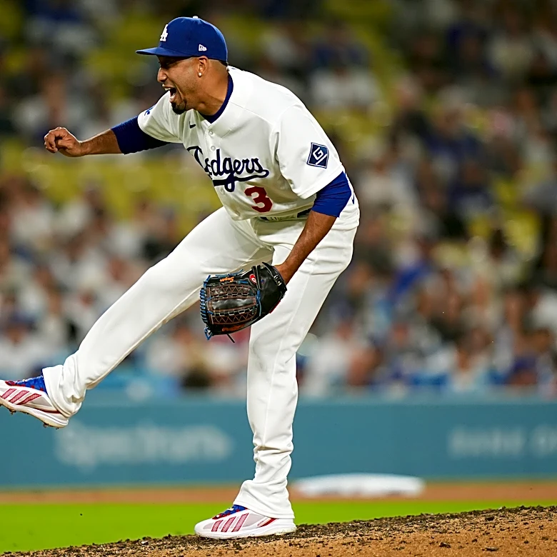 Cue the trumpet: Edwin Díaz returns to earn save for the Dodgers after 85-game absence