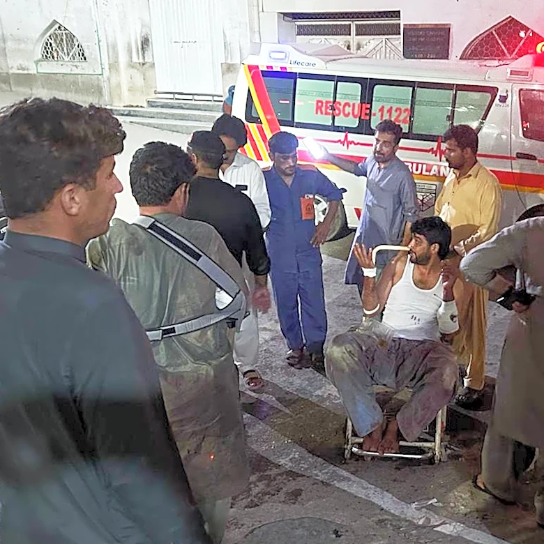 Raid on a Pakistani police post leaves 11 officers and 15 attackers dead