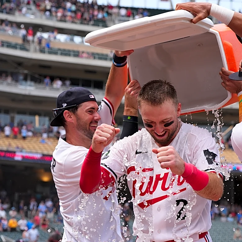 Kody Clemens hits a walk-off grand slam with 2 outs in the 9th to send the Twins past the Royals 4-3
