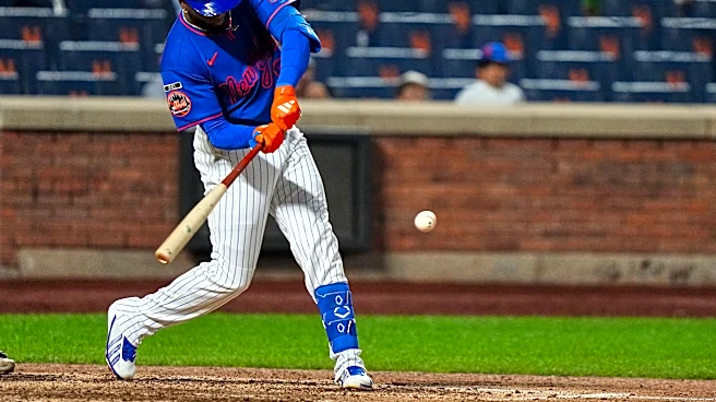 Robert has a 2-run single in the 8th to lift the Mets past the Marlins, 4-2