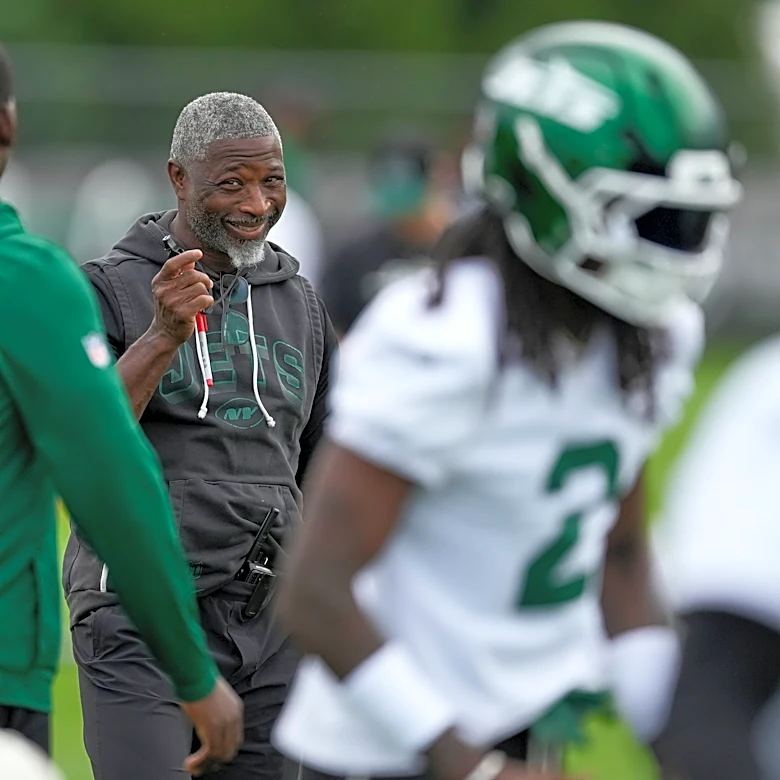 Jets coach Aaron Glenn turns to analytics, science and rest to reshape training camp schedule
