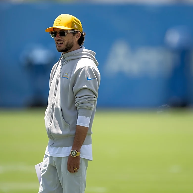 Mike McDaniel’s new Chargers role comes with a familiar sideline staple: the sweatshirt